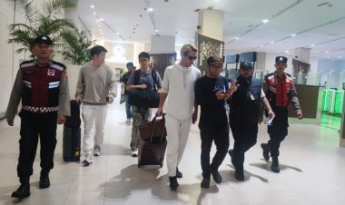 Polisi Bandara Soetta Gelar Pengamanan Kedatangan Pemain Legendaris Barcelona